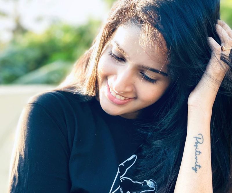 இடுப்பு வளைவில் ரசிகர்களை வளைத்து போடும் தான்யா.... செம்ம கியூட் புகைப்படங்கள் உள்ளே ! 