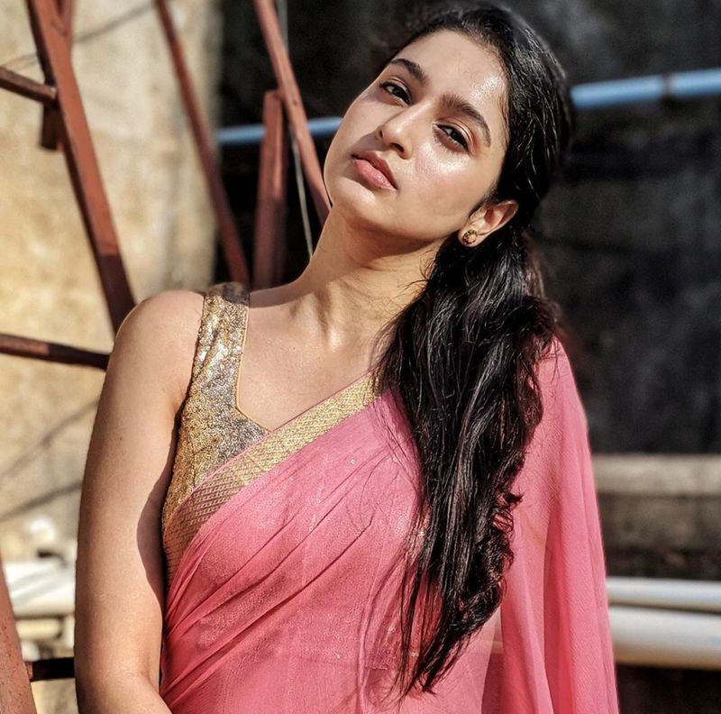இடுப்பு வளைவில் ரசிகர்களை வளைத்து போடும் தான்யா.... செம்ம கியூட் புகைப்படங்கள் உள்ளே ! 