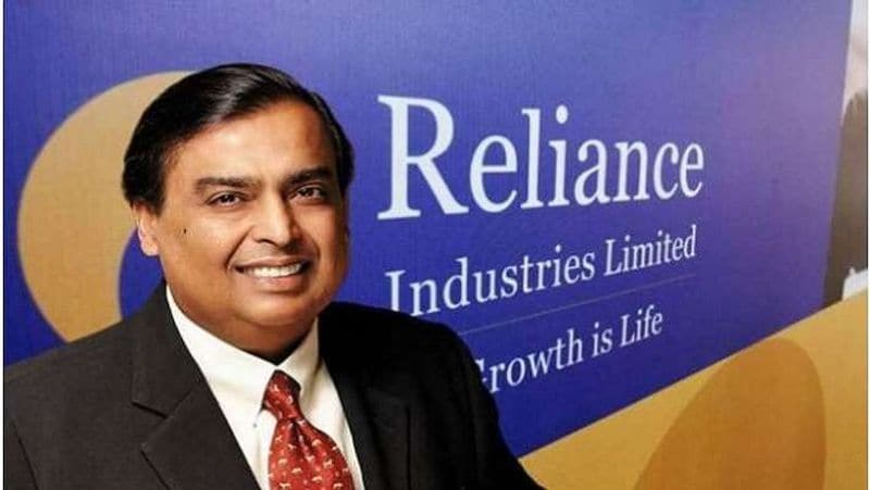 भारतीय रिजर्व बैंक ने हाल ही में बैंकों में करीब 8 लाख करोड़ की नकदी डाली है। एक सिक्युरिटीज फर्म के डेट डीलर ने बताया कि नॉन-कन्वर्टिबल डिबेंचर (NCDs) बहुत सुरक्षित नहीं होते, लेकिन रिलायंस एक ऐसी कंपनी है, जो निवेशकों को बिना किसी रिस्क के रिटर्न दे सकती है।
