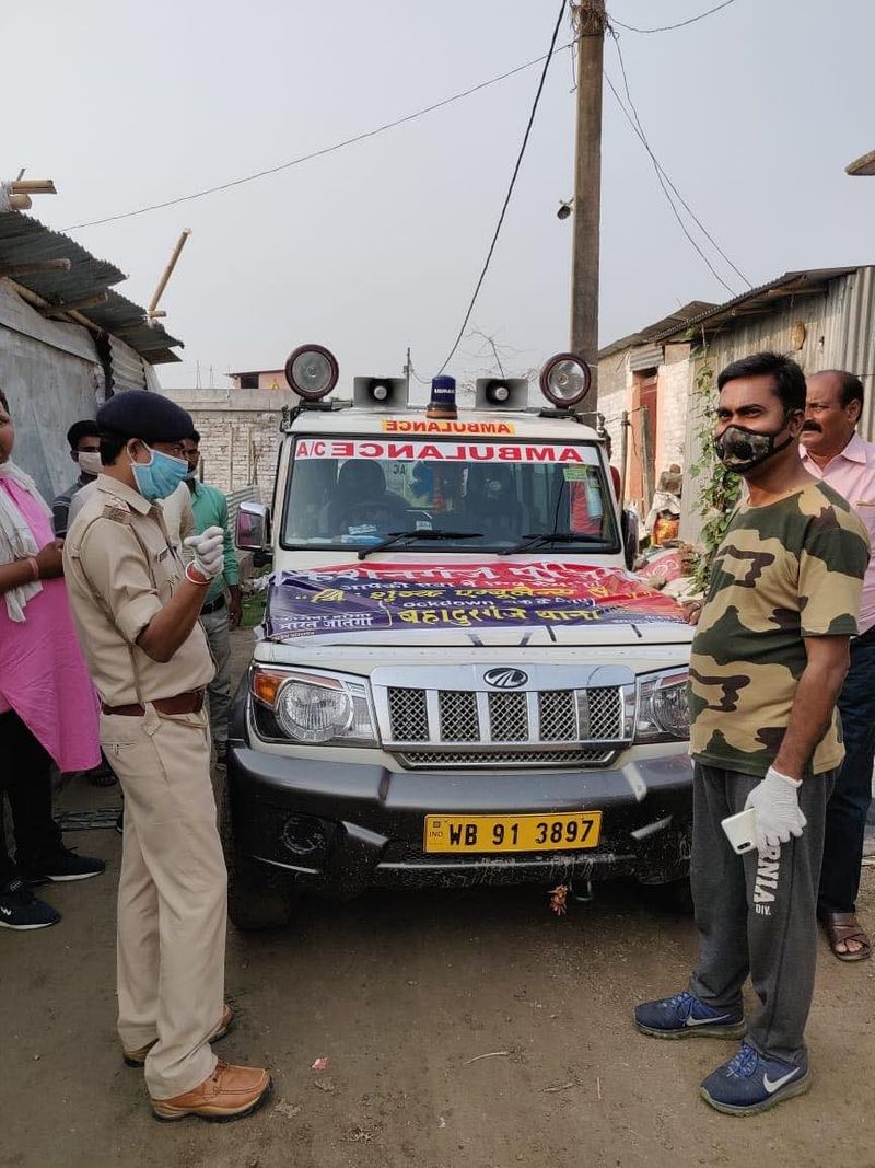बीमार मरीजों के लिए कर दी एम्बुलेंस की व्यवस्था
इस संकट काल में गंभीर रूप से बीमार मरीजों के लिए पुलिस प्रशासन ने दो एम्बुलेंस की भी व्यवस्था की है। क्षेत्र के मरीजों को इलाज के लिए एक जगह से दूसरी जगह जाने के लिए बहुत चुनौतियों का सामना करना पड़ता था इसलिए यह एम्बुलेंस की व्यवस्था करवाई गई। किशनगंज जिला के बहादुरगंज इलाके में पुलिस के ही एंबुलेंस से एक कैंसर पीड़ित को पटना भेजा गया और इलाज के बाद उन्हें सुरक्षित घर छोड़ा गया। पुलिसकर्मी लोगों को दवा भी पहुंचा रहे हैं।