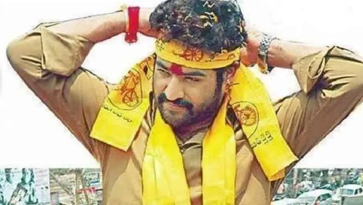 TDP workers invites Chandrababunaidu with Junior NTR flags in Krishna distirct lns TDP workers invites Chandrababunaidu with Junior NTR flags in Krishna distirct lns