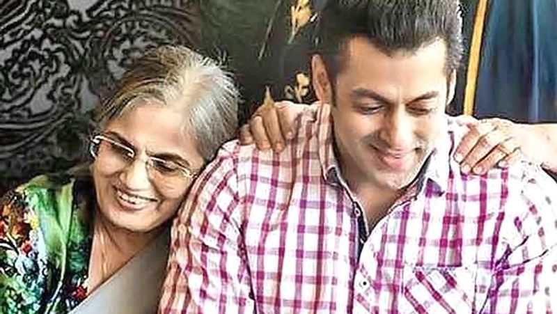 ಸಾಮಾಜಿಕ ಅಂತರವನ್ನು ಪಾಲಿಸಿದ ಖಾನ್ ಕೆಲ ತಾಸುಗಳನ್ನು ಕಳೆದರು. ಅಲ್ಲದೇ ಸಂಬಂಧಿಸಿದ ಇಲಾಖೆಯಿಂದ ಪರ್ಮಿಶನ್ ಪಡೆದುಕೊಂಡು ಬಂದಿದ್ದರು.
