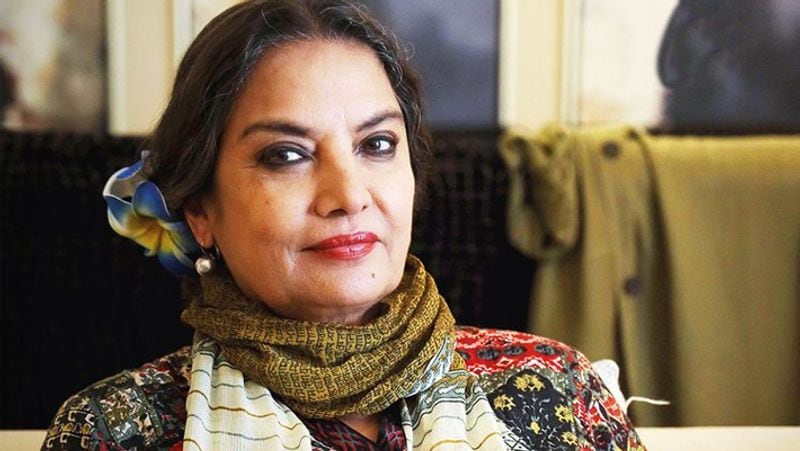सोशल मीडिया पर शबाना आजमी द्वारा शेयर की गई इस फोटो पर कई सोशल मीडिया यूजर्स अपने रिएक्शन्स दे रहे हैं और उन्हें जमकर ट्रोल कर रहे हैं। ट्रोलर्स ने कमेंट करते हुए बताया कि शबाना आजमी ने जो तस्वीर सोशल मीडिया पर शेयर की है। वह एक साल से भी अधिक पुरानी है। 