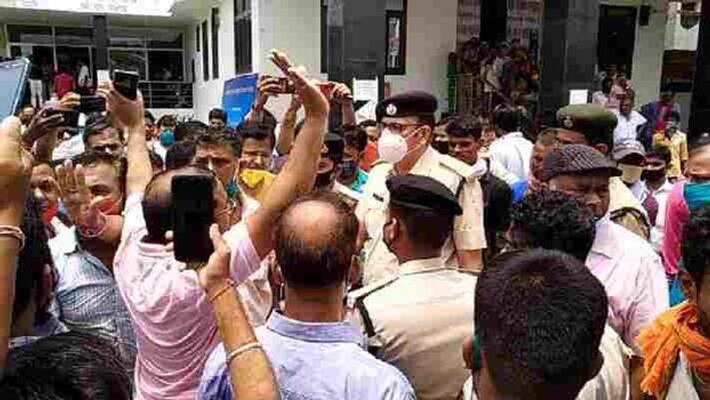 goons killed business man prabhat hisharia at market in day light in sitamarhi pra goons killed business man prabhat hisharia at market in day light in sitamarhi pra