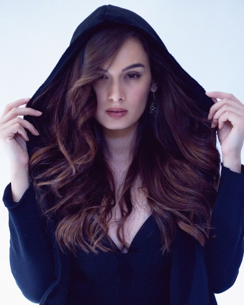Evelyn sharma 