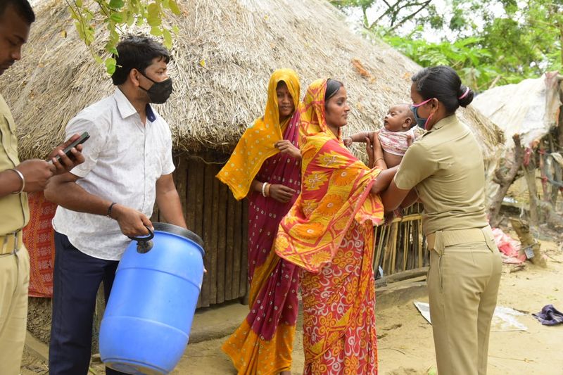 मानसून पर पड़ेगा असर : 21 सालों में पहली बार आ रहे सुपर साइक्लोन अम्फान का असर मॉनसून पर भी पड़ सकता है। मौसम विभाग के मुताबिक मॉनसून आने में कुछ समय की देरी हो सकती है। भारतीय मौसम विभाग का कहना है कि पहले मॉनसून के 1 जून तक आने की संभावना थी लेकिन अब अम्फान साइक्लोन की वजह से कुछ दिनों और लग सकते हैं। 