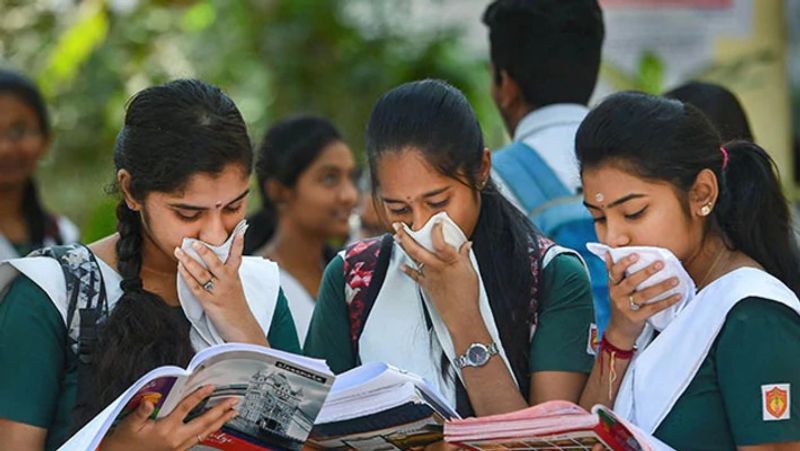 9. नई शिक्षा नीति के अनुसार विश्वविद्यालयों और उच्च शिक्षा संस्थानों में प्रवेश के लिए आयोजित होने वाली आम प्रवेश परीक्षा होगी। ये परीक्षा एनटीए यानी नेशनल टेस्टिंग एजेंसी कराएगी।