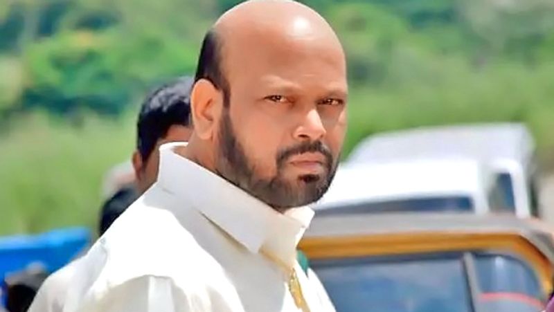 रामी रेड्डी का पूरा नाम गंगासानी रामी रेड्डी था। आंध्र प्रदेश के चित्तूर जिले में स्थित वाल्मीकिपुरम गांव में उनका जन्म हुआ था। रामी रेड्डी ने हैदराबाद की उस्मानिया यूनिवर्सिटी से पढ़ाई की और जर्नलिज्म की डिग्री ली। 