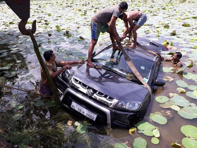 car drowned to vellayani lake