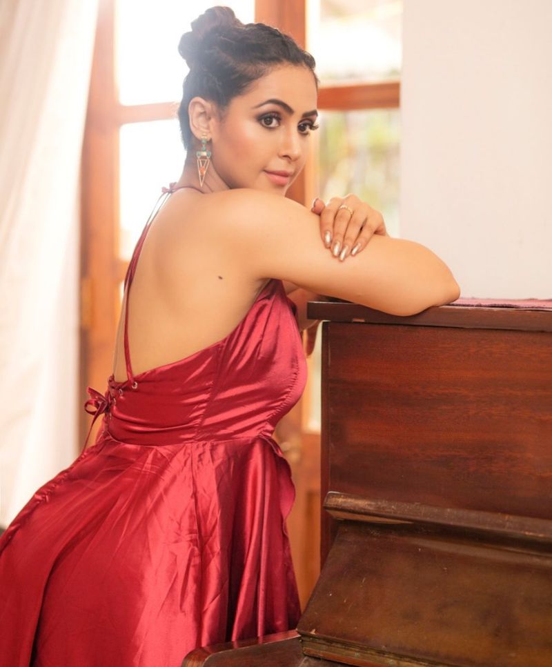 Nandhini rai photo gallery