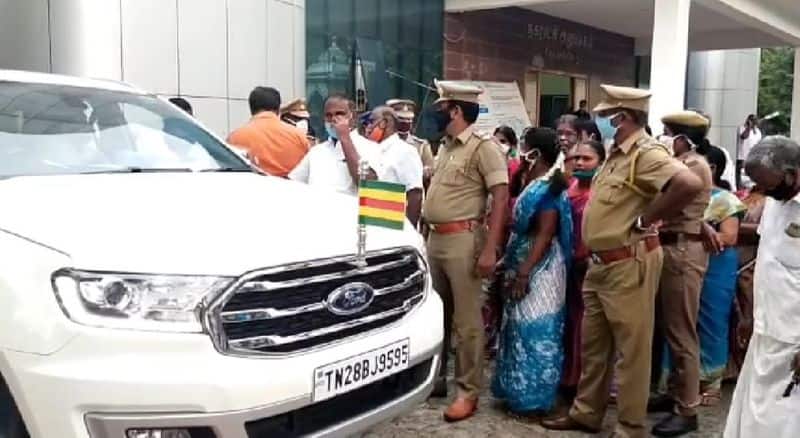 people sieged namakkal mp who came for investigation