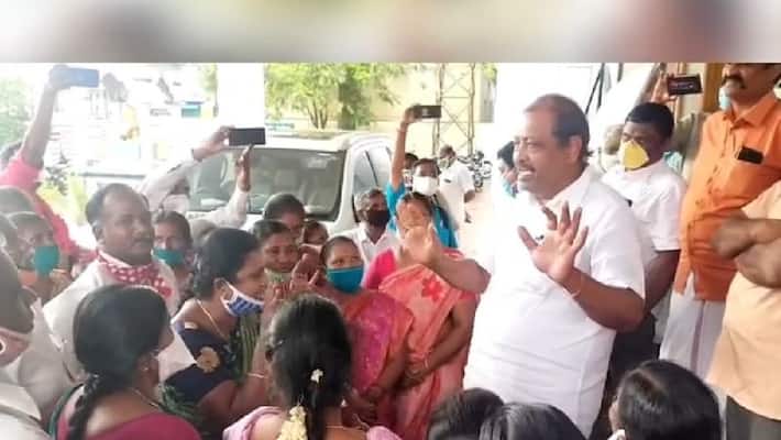 people sieged namakkal mp who came for investigation people sieged namakkal mp who came for investigation