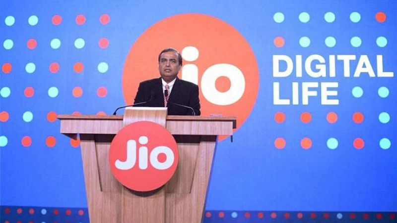 কয়েক দিন আগেই ৯৮ টাকার প্রিপেড প্ল্যান বাতিল করেছে জিও। তার বদলে এনেছে ১২৯ টাকার প্ল্যান। যাতে ২৮ দিনের ভ্যালিটিডি সহ ২ জিবি ডেটা।