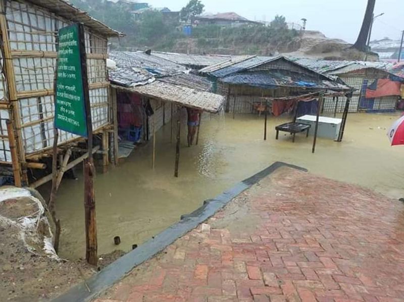 ആശയവിനിമയ സംവിധാനങ്ങളും വൈദ്യുതി ബന്ധവും താറുമാറായി.