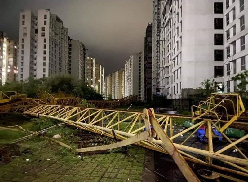 ഇന്നലെ (20.5.'20) ഉച്ചയ്ക്ക് ബംഗാളിലെ ദിഗ ജില്ലയ്ക്കും ബംഗ്ലദേശിലെ ഹതിയ ദ്വീപിനുമിടയിലാണ് ചുഴലി ബംഗാൾ ഉൾക്കടലിൽ നിന്നു പ്രവേശിച്ചത്.