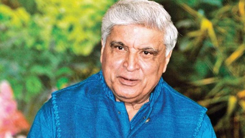 मशहूर राइटर जावेद अख्तर अक्सर अपने बयानों के चलते सुर्खियां बटोरते हैं। कोरोनो के खिलाफ जंग में उन्होनें अपनी किताब 'इन अदर वर्ड्स' की साइन की हुई कॉपी को नीलाम करने का फैसला किया है।