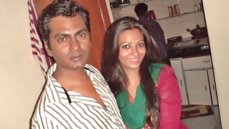 वहीं पियूष पांडे ने का कहना है कि नवाज और अंजना के तलाक के बारे में उन्हें मीडिया से ही पता चला। उन्होंने अंजना के साथ अफेयर की खबरों को बेबुनियाद बताया है। पियूष ने कहा कि उन्हें इस मामले में जबरन घसीटा जा रहा है।