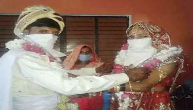 22 मार्च को बेटी के साथ पक्के की रस्म करने संतोष कुमार के घर पहुंचे थे। जहां संतोष के बेटे श्रीकांत के साथ उनकी रस्म होनी थी। इसी बीच लॉकडाउन हो गया और बाबूराम बेटी और अपने परिवार के साथ इसी गांव में फंस गए।
