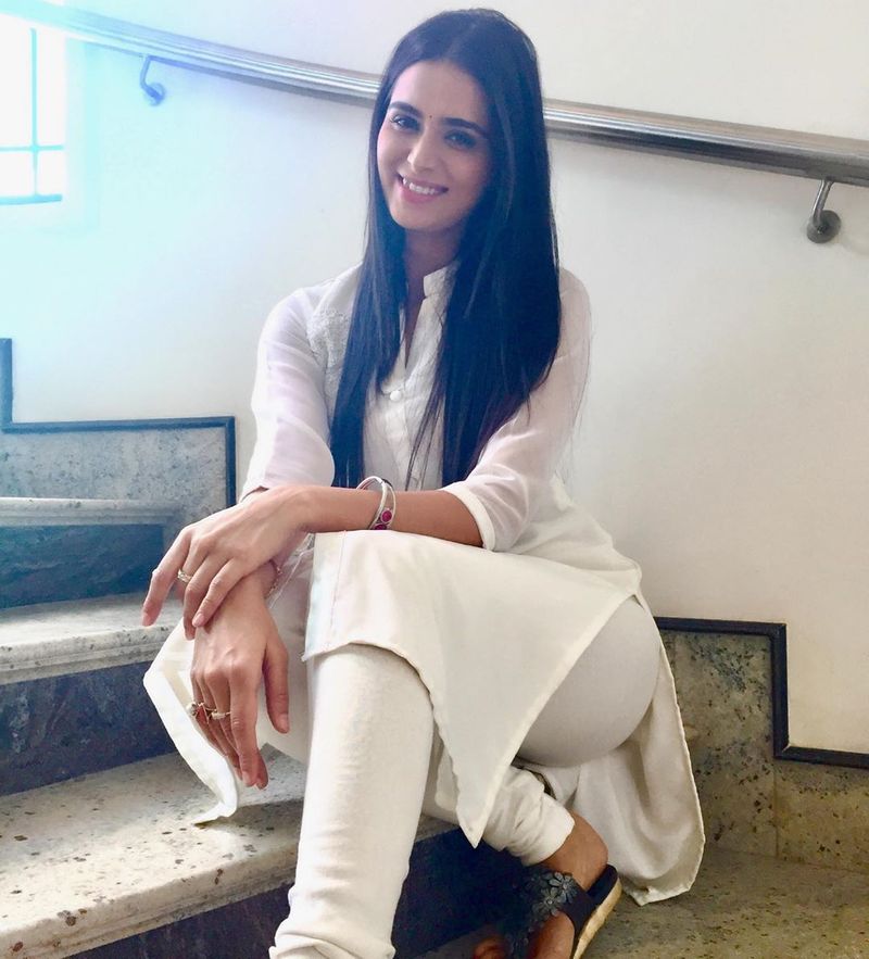 Meenakshidixit 