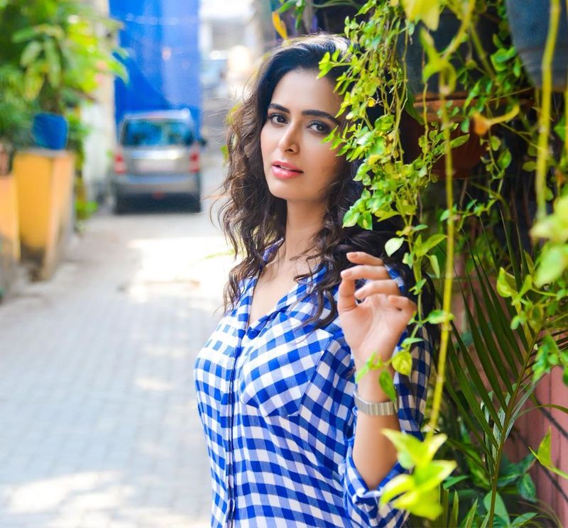 Meenakshidixit 