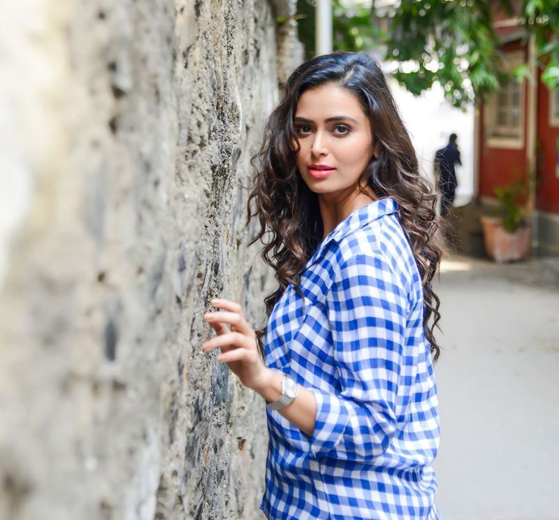 Meenakshidixit 