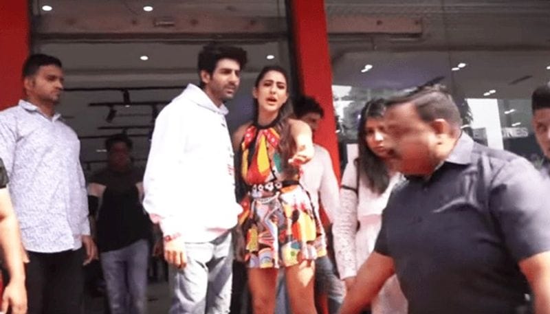 During Love Aaj Kal promotion, Sara Ali Khan and Kartik Aaryan were too busy promoting their movie, where Sara lost her cool and yelled at a photographer, who was taking her pictures.
