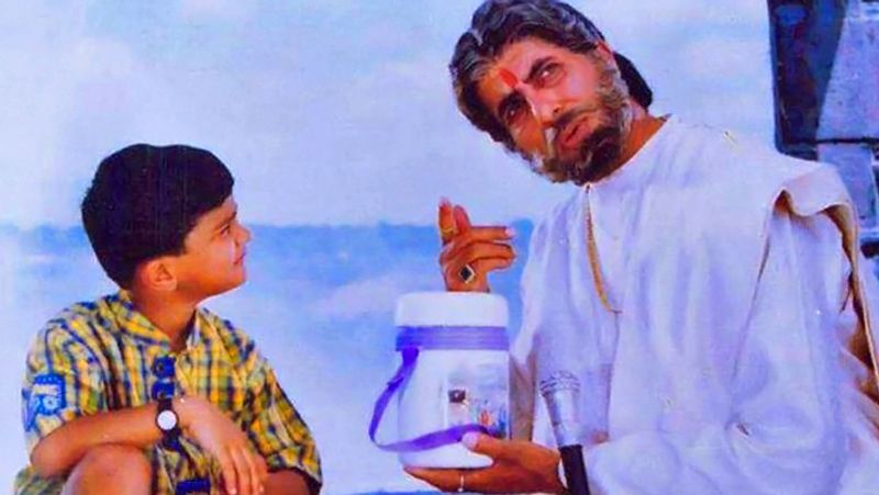 इसे दिखाने की एक वजह ये भी सामने आई थी कि जिस चैनल पर यह फिल्म आती है उसने इसके 100 साल के राइट्स खरीद रखे हैं। इसी वजह से यह फिल्म बार-बार दिखाई जाती है। बता दें कि फिल्म में अमिताभ बच्चन ने डबल रोल किया था।