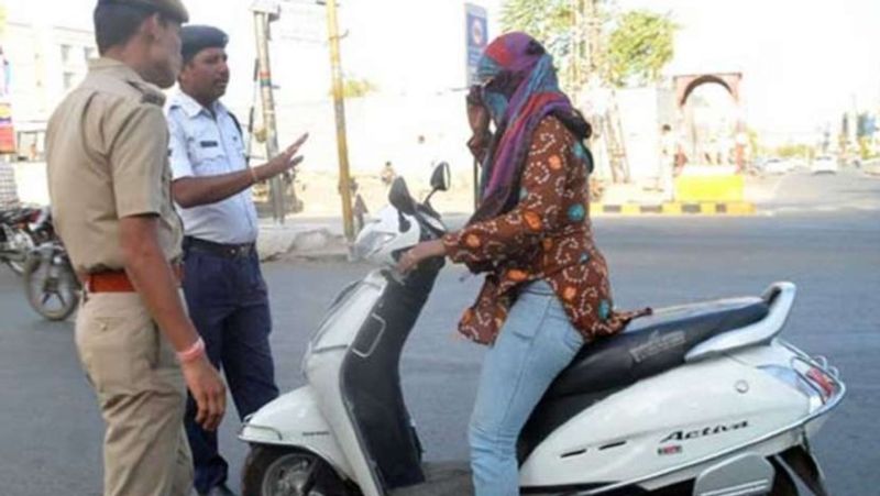 <p>গুজরাট সরকার জানিয়েছে, সুরাট , ভদোদরা, এবং রাজকোটে এই ৪ শহরে ১৭ মার্চ বুধবার রাত ১০ টা থেকে সকাল ৬ পর্যন্ত নাইট কার্ফু জারি রাখার সিদ্ধান্ত নেওয়া হয়েছে। এটা জারি থাকবে ৩১ মার্চ পর্যন্ত।</p>