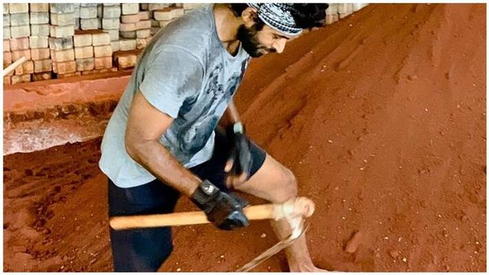 actor kathir doing agriculture work for quarantine entertainment actor kathir doing agriculture work for quarantine entertainment