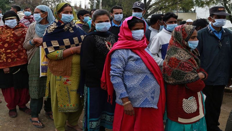 रामकेश अब अपने गांव पहुंच गए हैं। और अपने गांव के स्कूल में क्वारंटीन हैं। उनका कहना है कि घर पहुंच जाने से सुकून मिला है। अपनों को देखकर दिल को चैन मिल रहा है। अब आगे वह कहीं बाहर नौकरी के लिए जाने से पहले 100 बार सोचेंगे।
