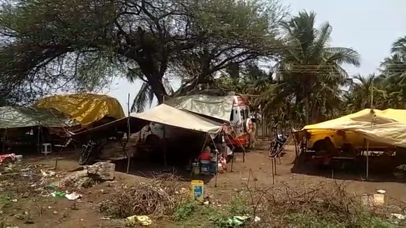 ಕಳೆದ ಆರು ತಿಂಗಳಿಂದ ಹುಬ್ಬಳ್ಳಿಯಲ್ಲಿ ಜೋಪಡಿಯಲ್ಲಿ ಆಯುರ್ವೇದ ಔಷಧ ಮಾರಾಟ ಮಾಡಿ ಜೀವನ ಸಾಗಿಸುತ್ತಿದ್ದ ಧರ್ಮಸಿಂಗ್ ಬಾಬುಸಿಂಗ್ ಕುಟುಂಬ 