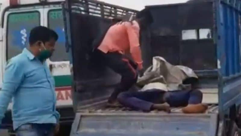 कार सवार असलम और शाहिद बचपन के दोस्त थे। वे अकसर साथ देखे जाते थे। उन्हें नहीं मालूम था कि मौत भी उन्हें साथ लेकर जाएगी।
