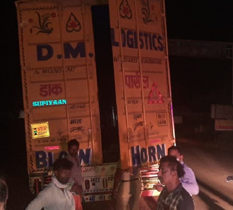 ಈಗಾಗಲೇ ಹಲವು ಮಧ್ಯವರ್ತಿಗಳು ಜನರನ್ನು ಊರಿಗೆ ಕಳುಹಿಸುವುದಾಗಿ ಹಣ ಪಡೆದು ವಂಚಿಸುತ್ತಿರುವ ಘಟನೆ ಬೆಳಕಿಗೆ ಬಂದಿದೆ.