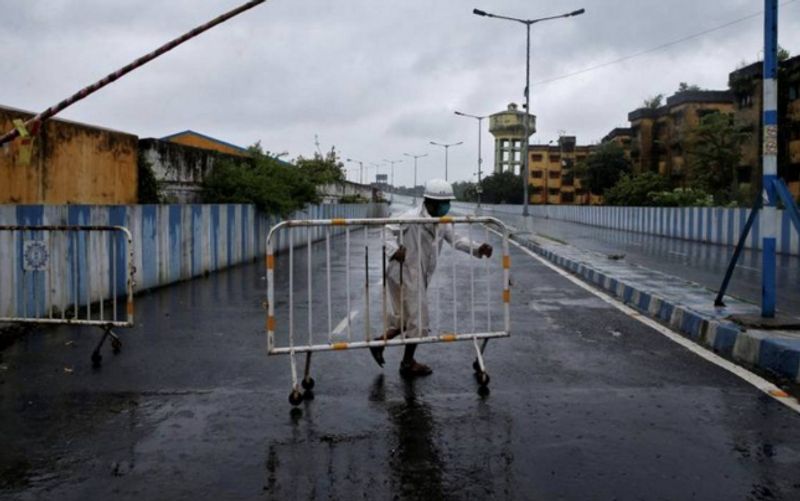 അതേസമയം, ഇന്ത്യ-ബംഗ്ലാദേശ് അതിർത്തിയിൽ സ്ഥിതിചെയ്യുന്ന പാരിസ്ഥിതിക ദുർബലമായ പ്രദേശമായ സുന്ദർബൻസിലെ വെള്ളപ്പൊക്കത്തെക്കുറിച്ച് ആശങ്ക വളരുകയാണ്. 