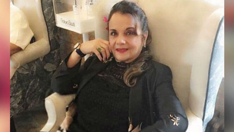 मुमताज ने 60 और 70 में रूमानी अंदाज और इमोशनल एक्टिंग से दर्शकों का दिल जीता। उनको आखिरी बार 1990 में आई फिल्म 'आंधियां' में देखा गया था। इसके 11 साल बाद 2001 में पता चला कि मुमताज को ब्रेस्ट कैंसर है। उस वक्त मुमताज की उम्र 54 साल थी। डॉक्टर्स ने कीमोथेरेपी शुरू की, जिसके चलते उनके सारे बाल झड़ गए थे। 