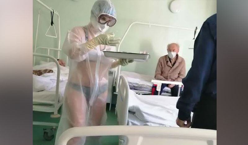नदिया का गाउन काफी पतला था। उसके अंदर से उसके अंडरगारमेंट्स भी नजर आ रहे थे। नादिया को वहां के मरीज घूरते नजर आ रहे थे। उनमें से एक मरीज ने ही नादिया की तस्वीर खींचकर सोशल मीडिया पर शेयर कर दी थी। 