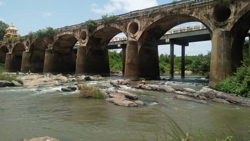 ಕುಶಾಲನಗರದಲ್ಲಿ ಕಾವೇರಿ ನದಿ ಸೇತುವೆ ಬಳಿ ನಡೆಯುತ್ತಿರುವ ಕಾಮಗಾರಿ