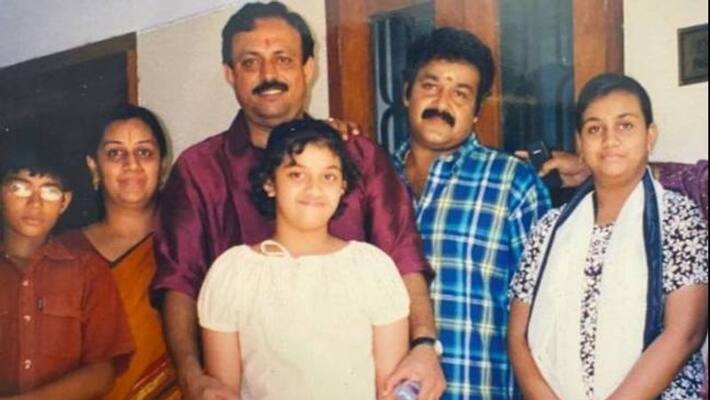 actress keerthi suresh childhood photos goes viral actress keerthi suresh childhood photos goes viral