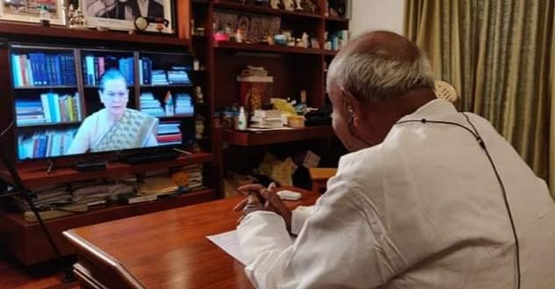 ವಿವಿಧ ರಾಜ್ಯಗಳ ಮುಖಂಡರ ಜೊತೆ ಜೊತೆಗಿನ ವಿಡಿಯೋ ಸಂವಾದದಲ್ಲಿ ದೇವೇಗೌಡರಿಗೆ ಮೊದಲ ಪ್ರಾಶಸ್ತ್ಯ ನೀಡಲಾಯಿತು.