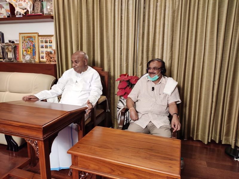 ಗೌಡರ ವಿಡಿಯೋ ಕಾನ್ಫರೆನ್ಸ್ ನಲ್ಲಿ ರಾಜ್ಯಸಭಾ ಸದಸ್ಯ ಕುಪೇಂದ್ರ ರೆಡ್ಡಿ ಸಾಥ್ ನೀಡಿದರು.