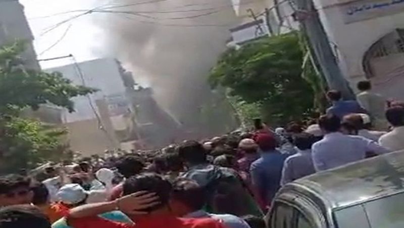 पाकिस्तान के प्रधानमंत्री इमरान खान ने घटना पर दुख जताया है। उन्होंने कहा, पीआईए सीईओ अर्शद मलिक के साथ संपर्क में हूं। वे कराची के लिए रेस्क्यू और रिलीफ टीम के साथ निकले हैं। मामले की जांच के लिए आदेश दे दिए गए हैं। मरने वालों के प्रार्थना और शोक व्यक्त करता हूं।