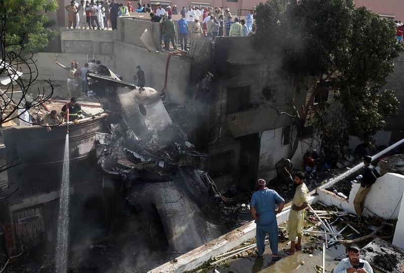 नागर विमानन प्राधिकरण (सीएए) ने कोरोना वायरस महामारी की वजह से कई हफ्तों के लॉकडाउन के बाद कुछ दिनों पहले ही सीमित मात्रा में घरेलू उड़ानों की इजाजत दी थी। 
