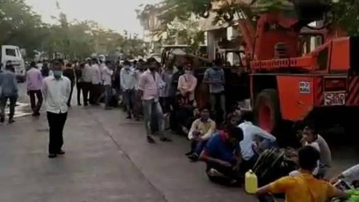 Mumbai Migrants Claim can't return to rented house after Trains Cancelled Mumbai Migrants Claim can't return to rented house after Trains Cancelled