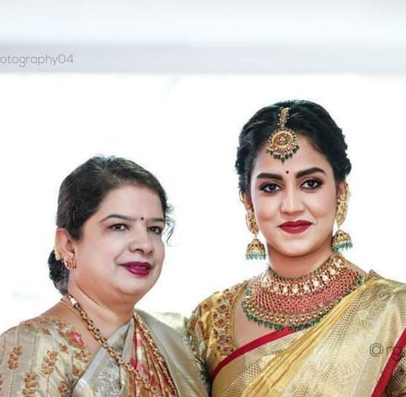 ಅತ್ತೆ ಅನಿತಾ ಕುಮಾರಸ್ವಾಮಿ ಜೊತೆ ರೇವತಿ.