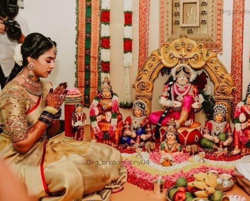 ಶಾಸ್ತ್ರಗಳನ್ನು ಮಾಡುತ್ತಿರುವ ರೇವತಿ.