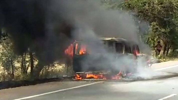 Fire in a vehicle full of migrants, everyone saved their lives asa Fire in a vehicle full of migrants, everyone saved their lives asa