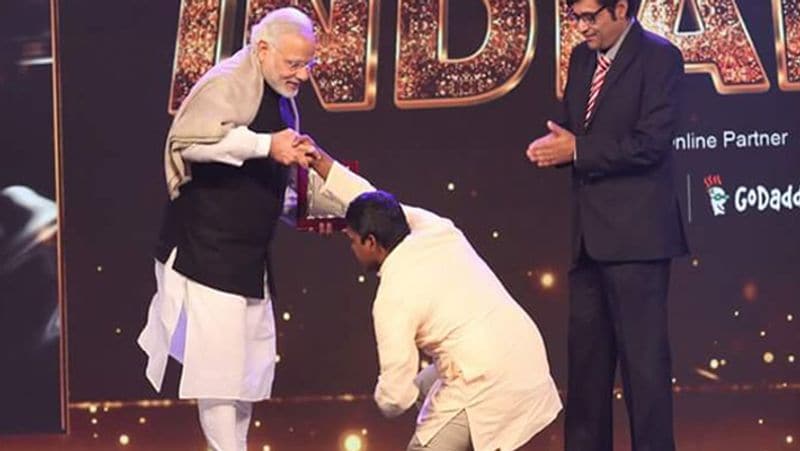 मिल चुके हैं कई अवार्ड
एस मुरुगन को 2012 में सोशल सर्विस करने के लिए राष्ट्रपति प्रणब मुखर्जी ने सम्मानित किया था। वहीं, 2015 में प्रधानमंत्री नरेंद्र मोदी के हाथों नेटवर्क टाइम्स नाउ की ओर अमेजिंग इंडियन अवार्ड भी मिला था।
