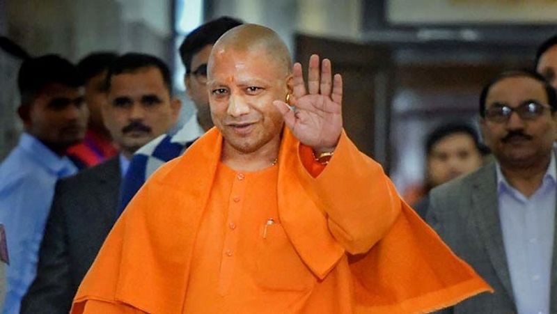 इस मैसेज में लिखा है कि 'सीएम योगी को मैं बम से मारने वाला हूं। वह (एक खास समुदाय का नाम लिखा) की जान का दुश्मन है।' इस मैसेज के आने के बाद तत्काल आला अफसरों को इसकी जानकारी दी गई।
