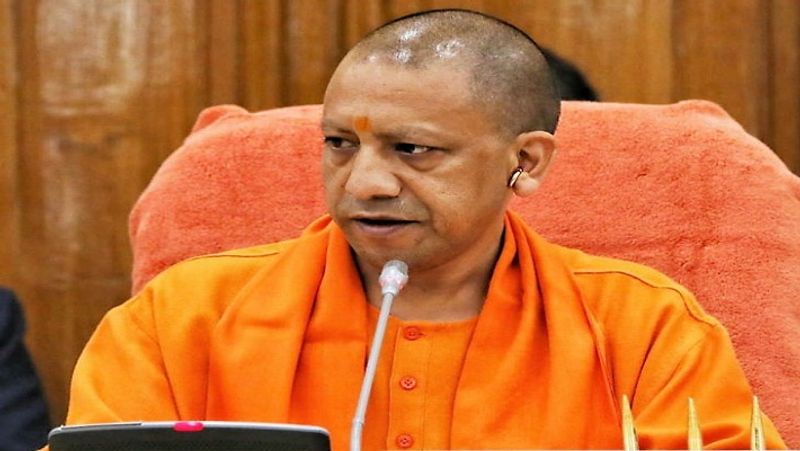 बता दें कि इस मामले में गोमतीनगर थाने में अज्ञात व्यक्ति के खिलाफ आईपीसी की धारा 505(1)/(b),506 और 507 के तहत इंस्पेक्टर धीरज शुक्ला की तहरीर पर एफआइआर दर्ज हुई थी।