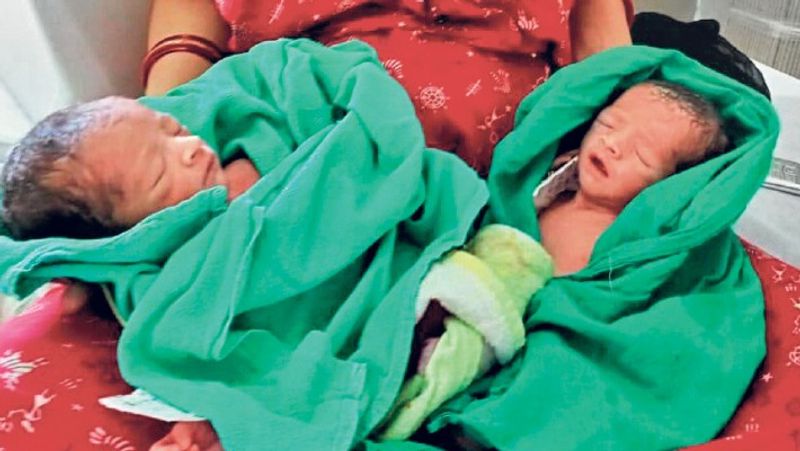 वहीं यह सुखद तस्वीर इंदौर शहर की है। जहां एक संक्रमित महिला ने जुड़वा बच्चों को जन्म दिया है। फिलहाल दोनों बच्चे पूरी तरह स्वस्थ हैं।
